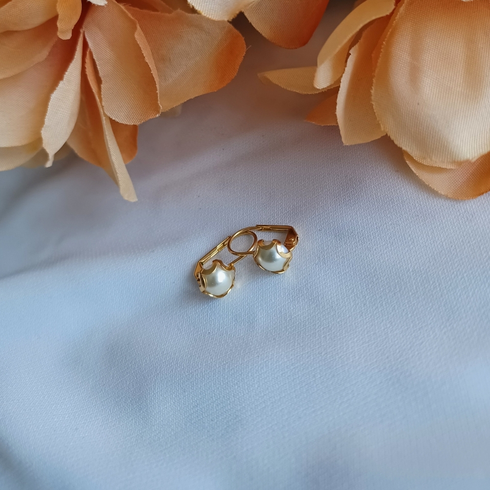 Elegant Gold and Pearl Stud Earrings - Picture 11 of 16